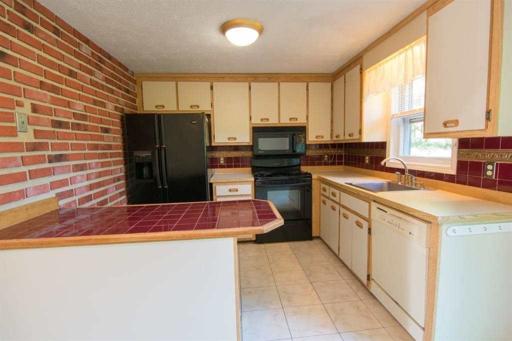 Property Photo:  265 Winding Pond Road  NH 03053 