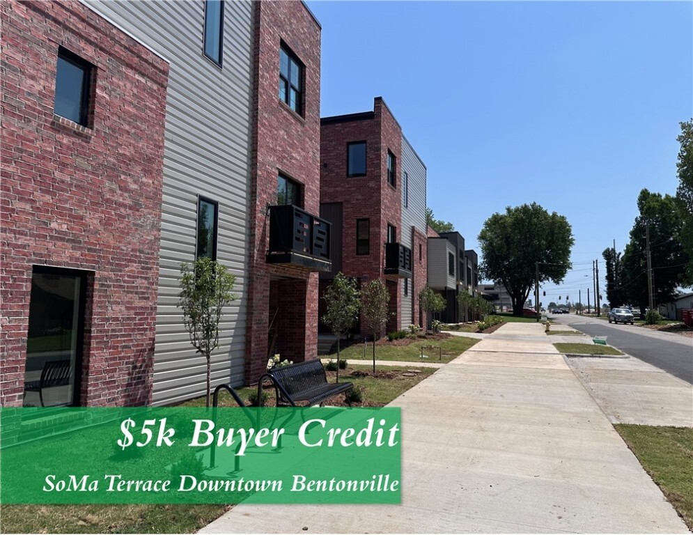 Property Photo: 927 SE 10th Street AR 72712
