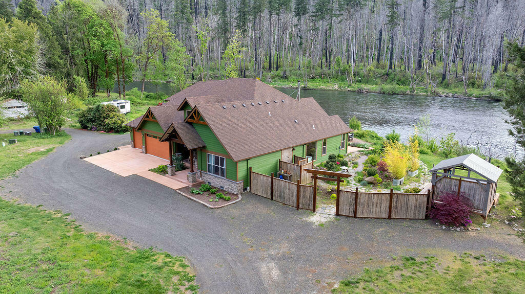 Property Photo: 49164 McKenzie Highway OR 97488