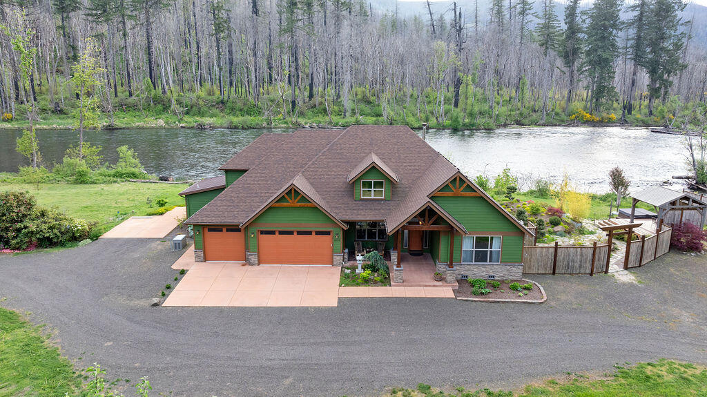Property Photo: 49164 McKenzie Highway OR 97488
