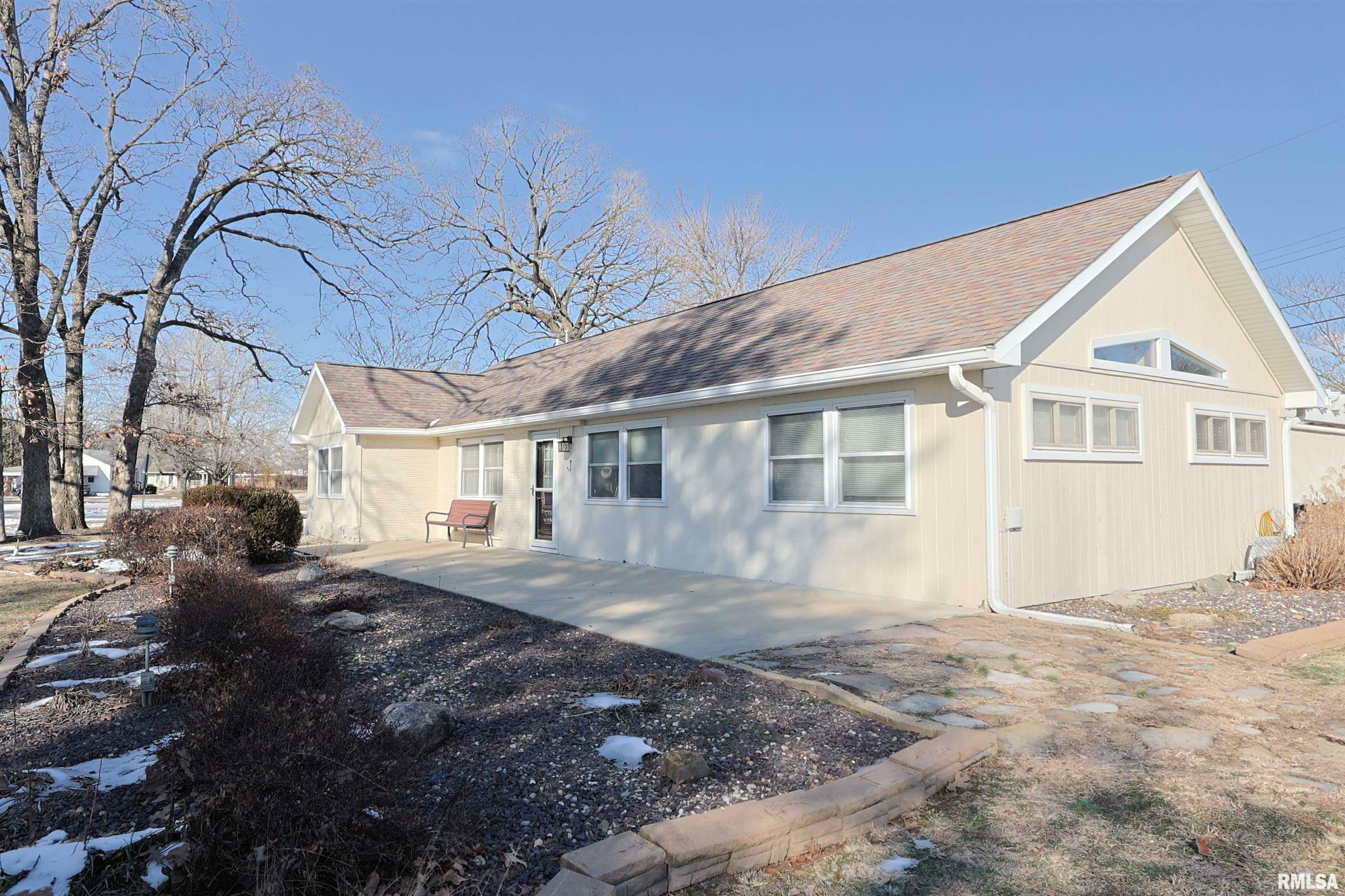 Property Photo:  205 E Jennings  IL 62881 