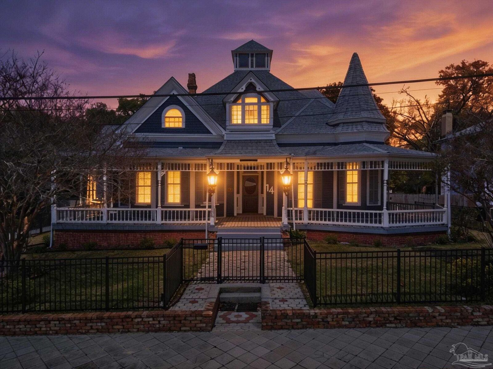 Property Photo: 14 W Gadsden St FL 32501