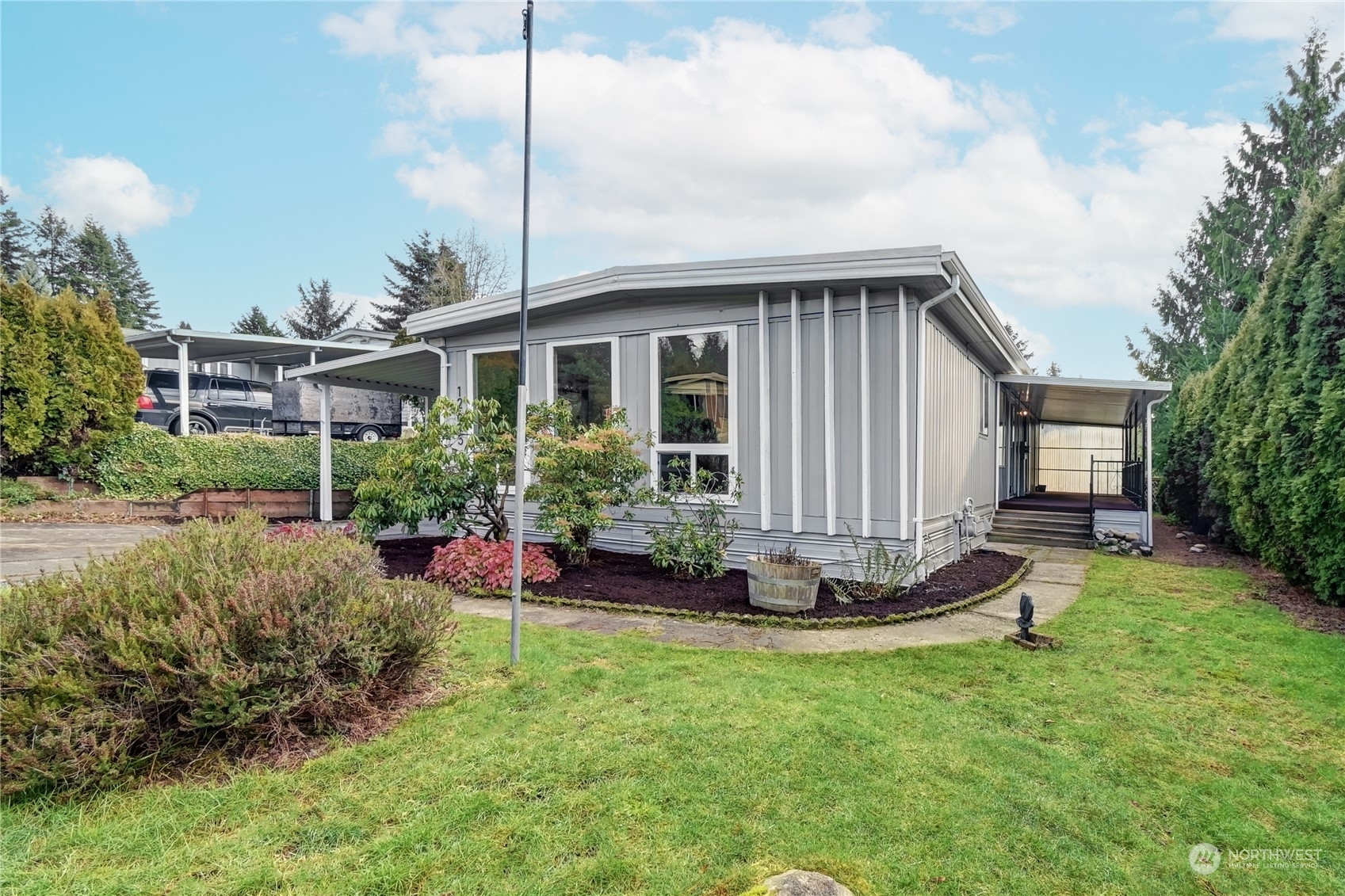 Property Photo: 12615 Hollyhills Drive NE WA 98011