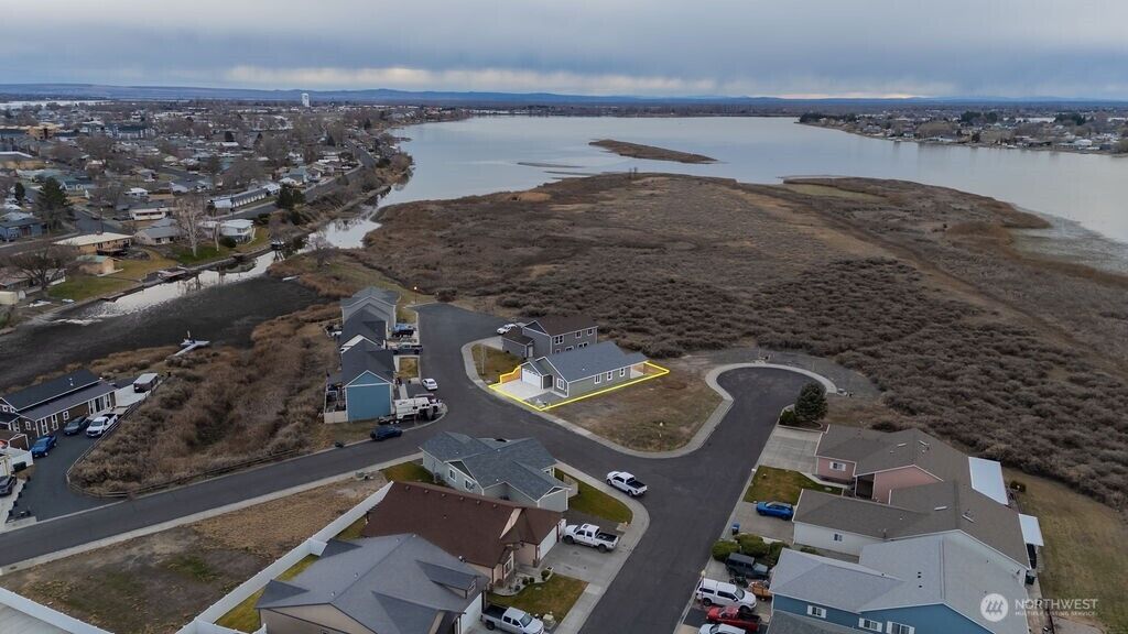 Property Photo:  1300  Marina Drive 12  WA 98837 