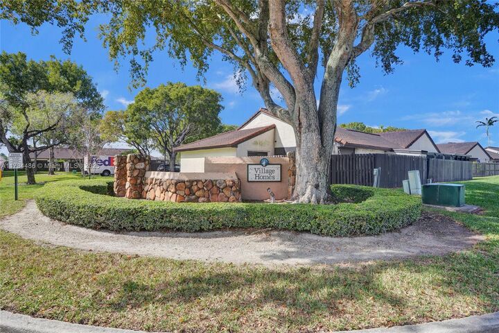 14945 SW 49th Ln 6G  Miami FL 33185 photo