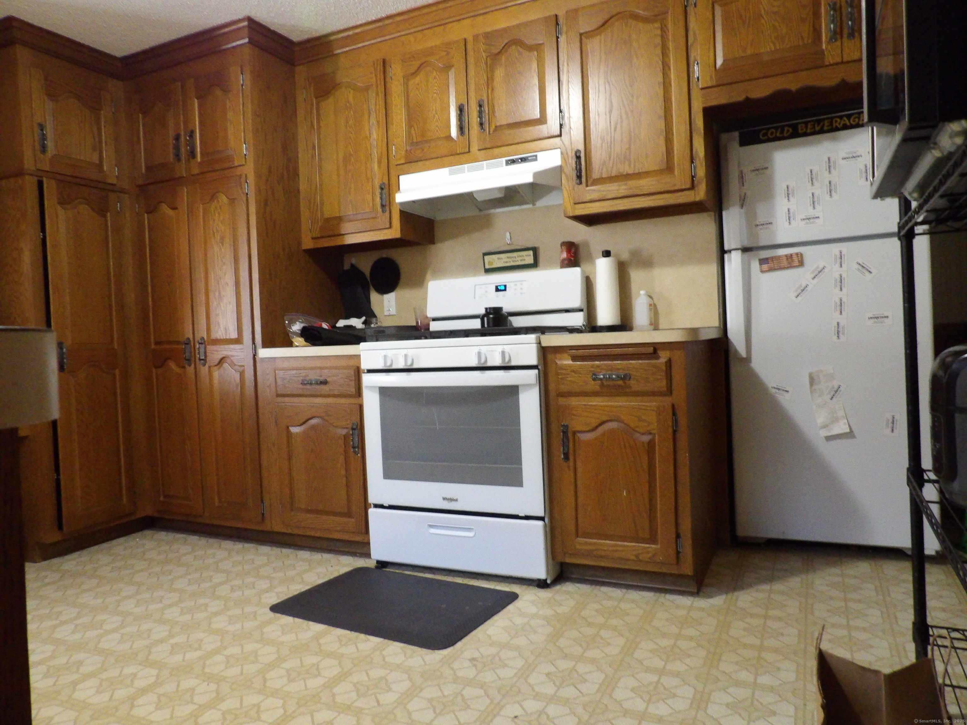 Property Photo:  