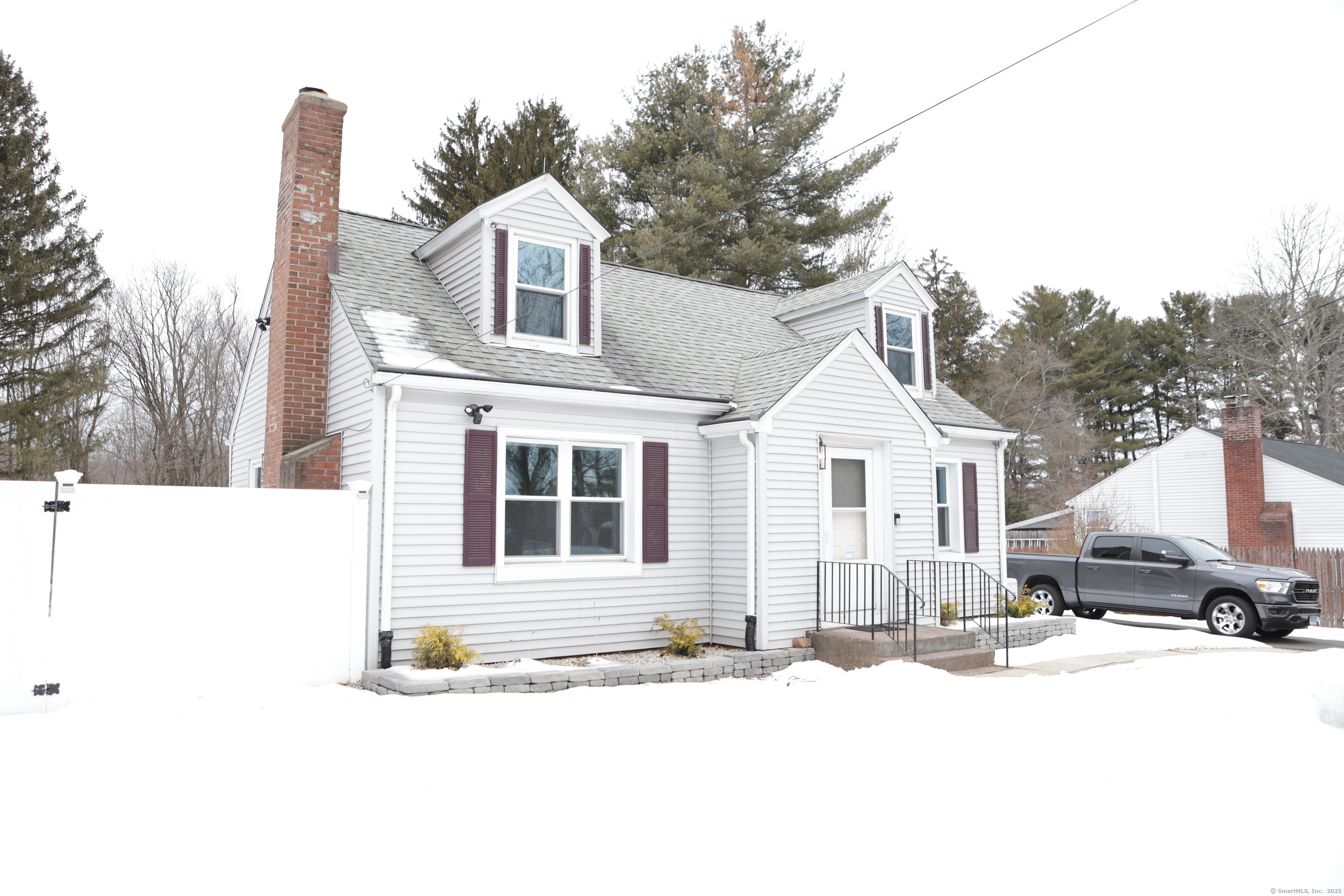 Property Photo: 897 Avery Street CT 06074