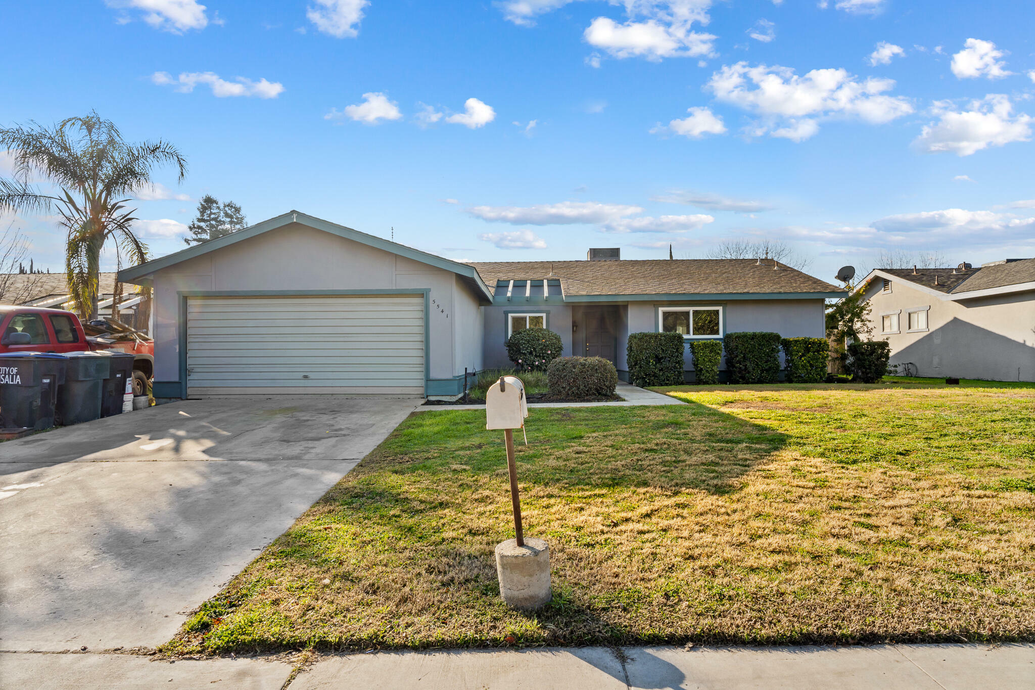 5541 W Walnut Avenue  Visalia CA 93277 photo