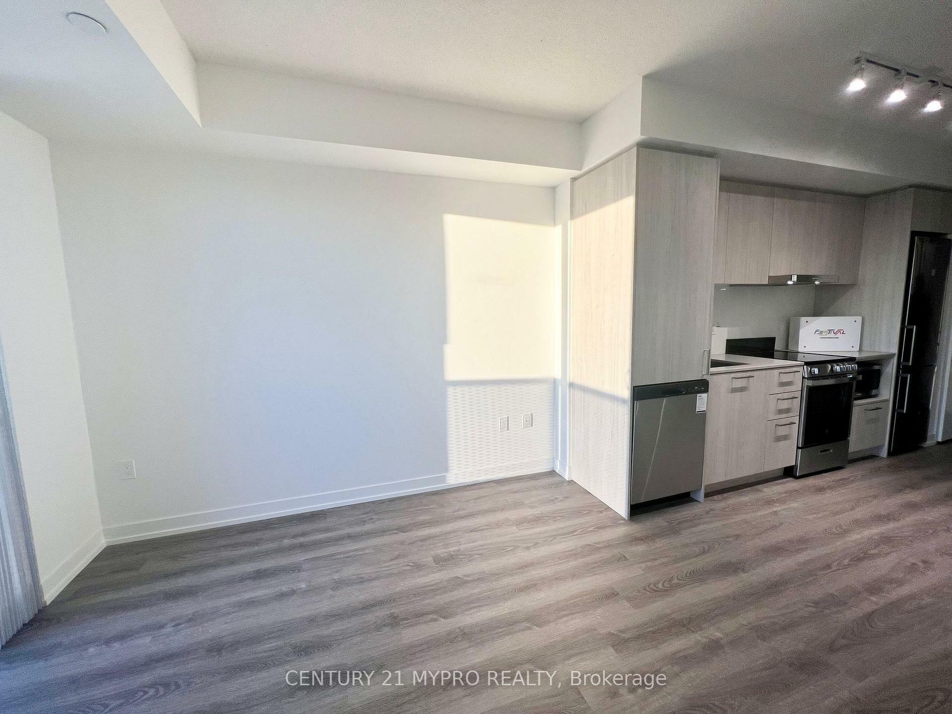 Property Photo: 195 Commerce Street 2007 ON L4K 0P9