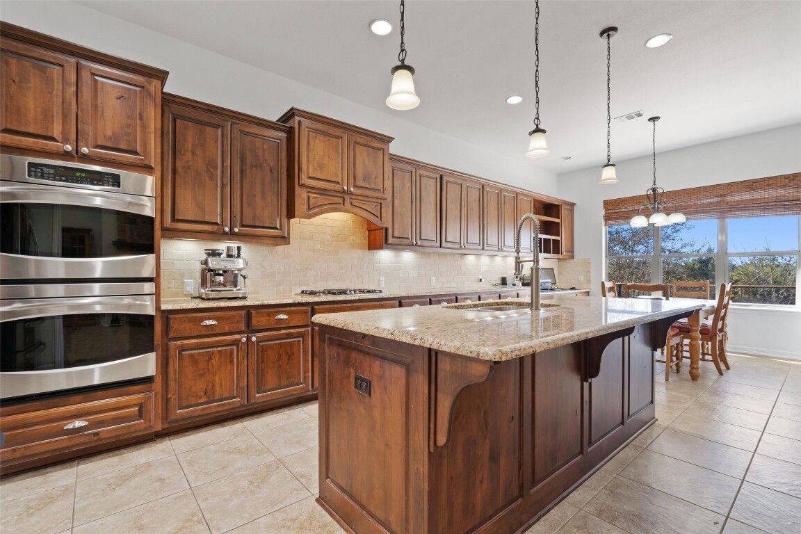 Property Photo: 172 Mirafield Lane TX 78737