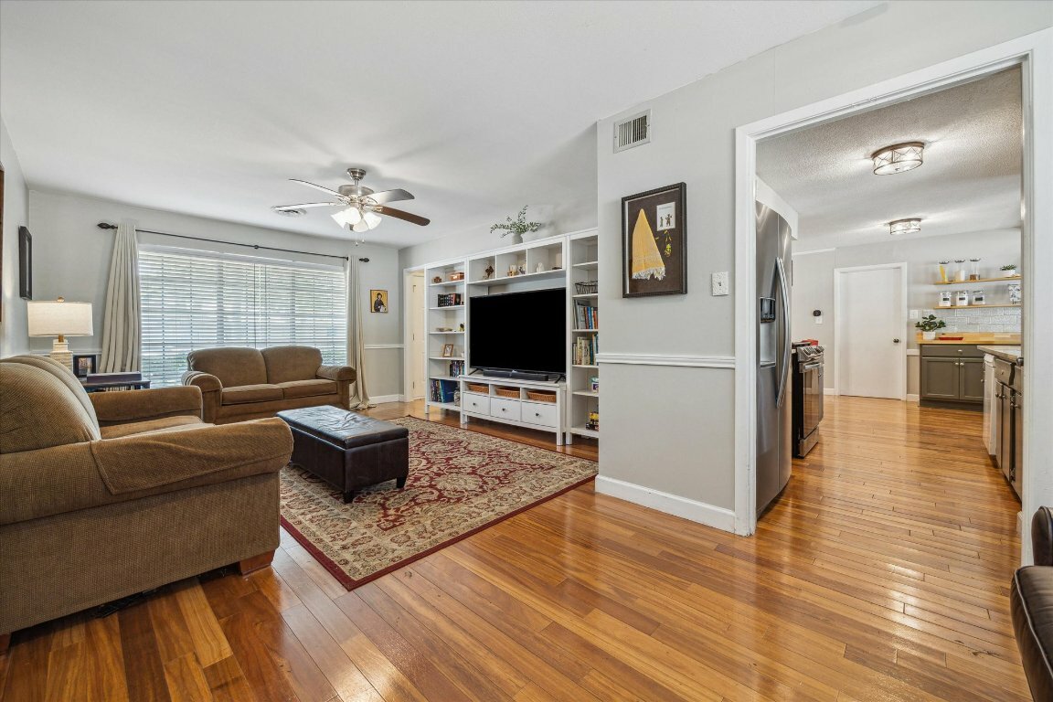 Property Photo: 2502 Spruceleaf Circle TX 78757
