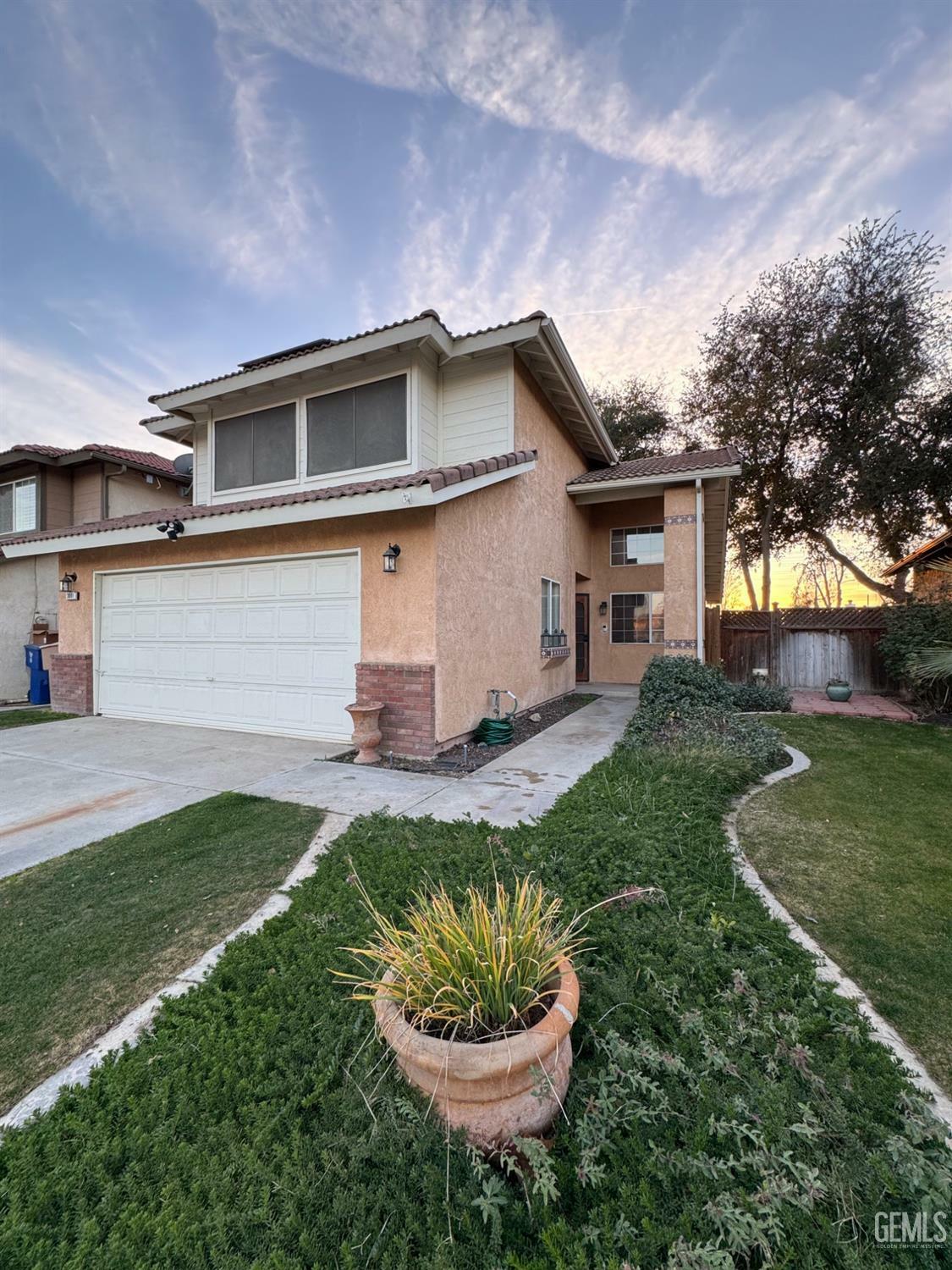 Property Photo:  3001 Woodglen Drive  CA 93311 