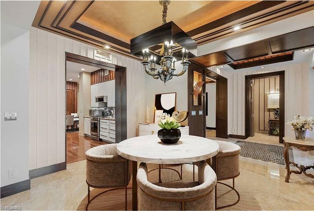 Property Photo: 6908 Lone Oak Blvd FL 34109
