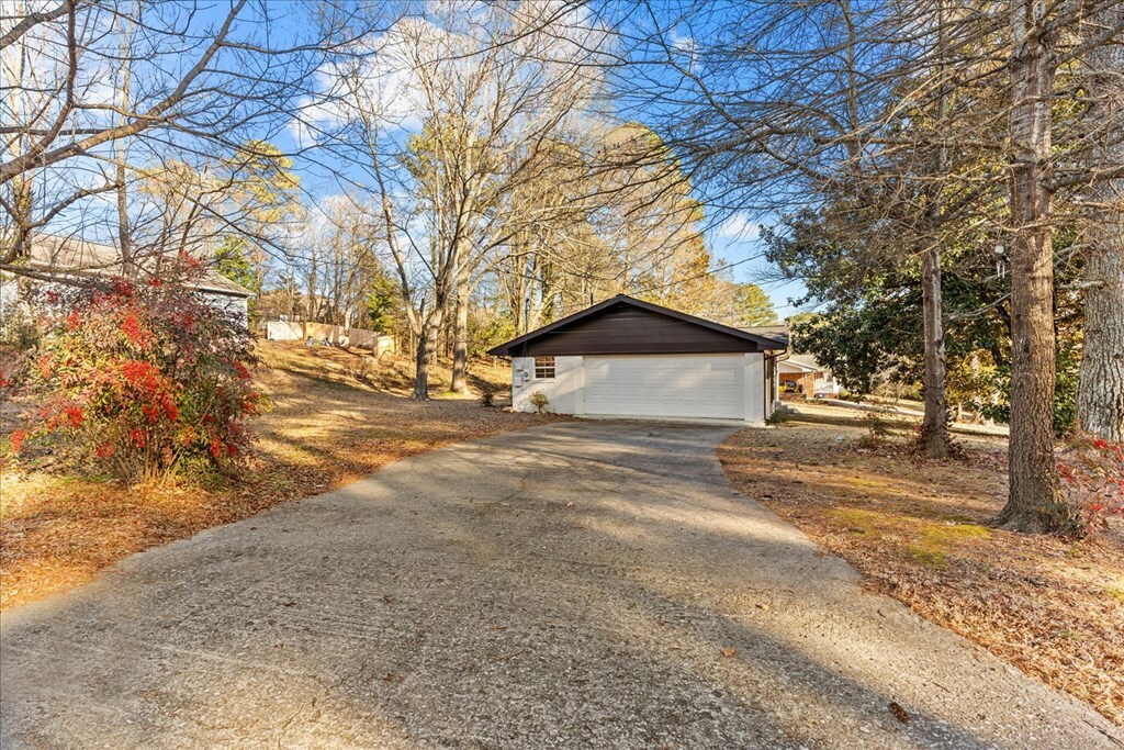 Property Photo:  1410 Beverly Drive  GA 30720 