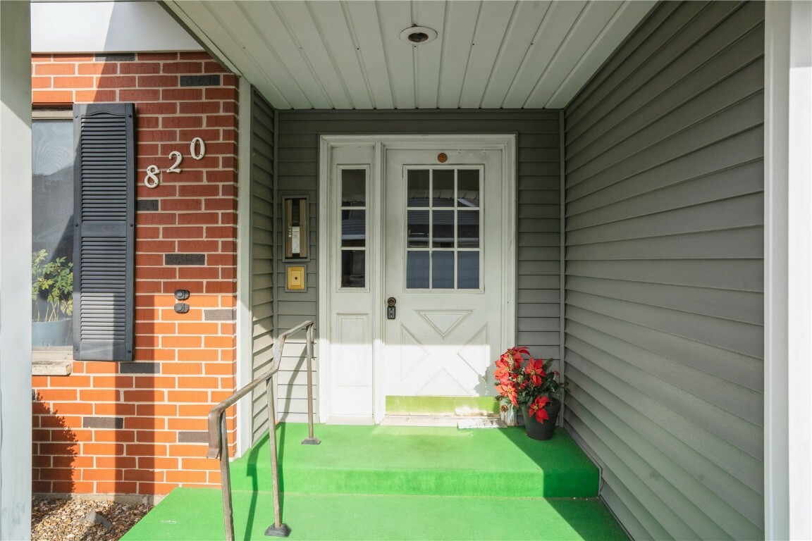 Property Photo:  820 Edward Court SE 136  IA 52403 