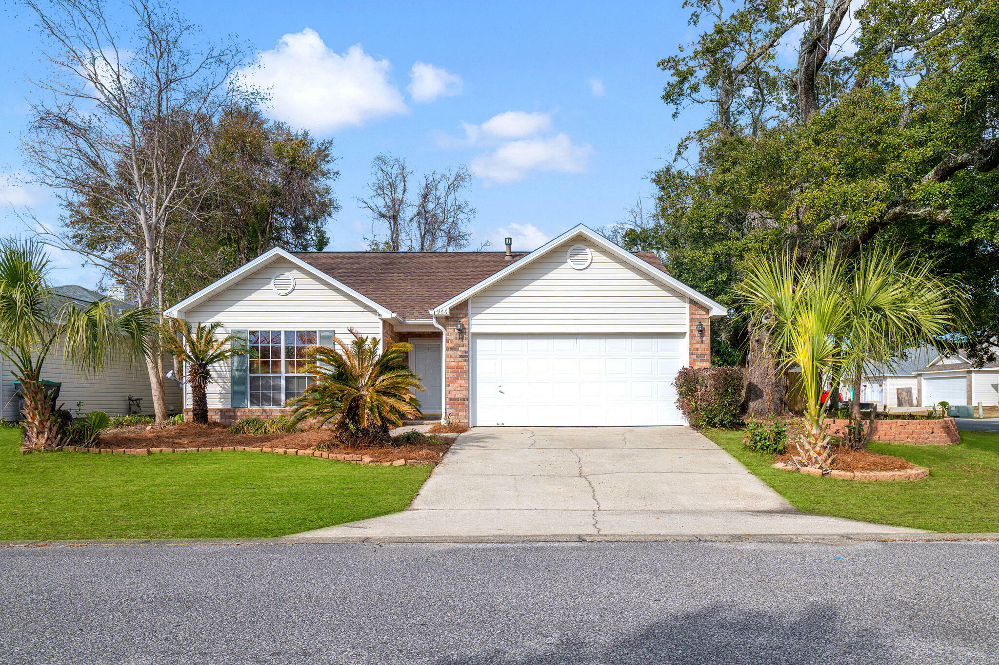 Property Photo:  966 John Wayne Circle  FL 32547 