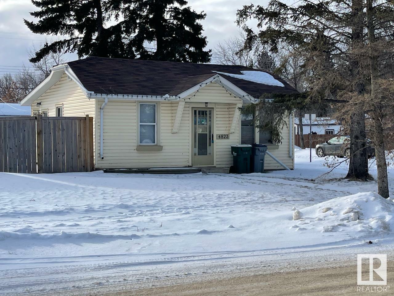 Property Photo:  4823 51 Avenue  AB T0B 2R0 