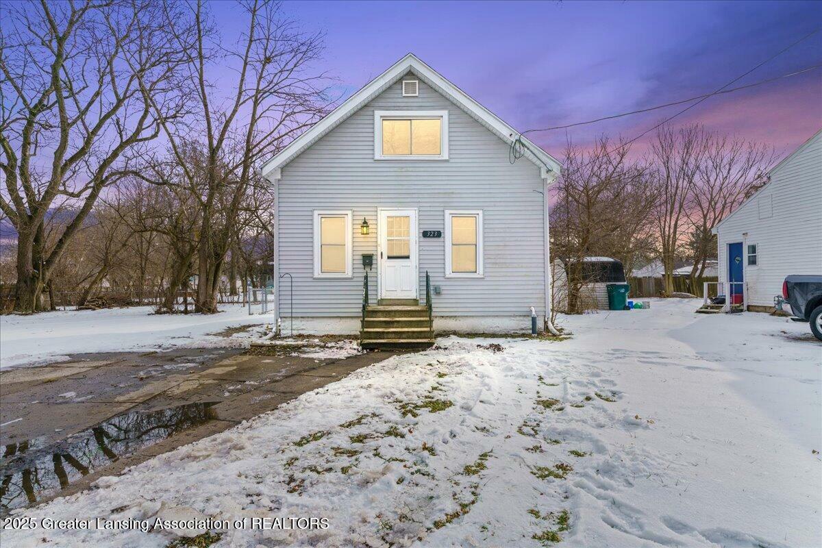 Property Photo: 323 Astor Avenue MI 48910