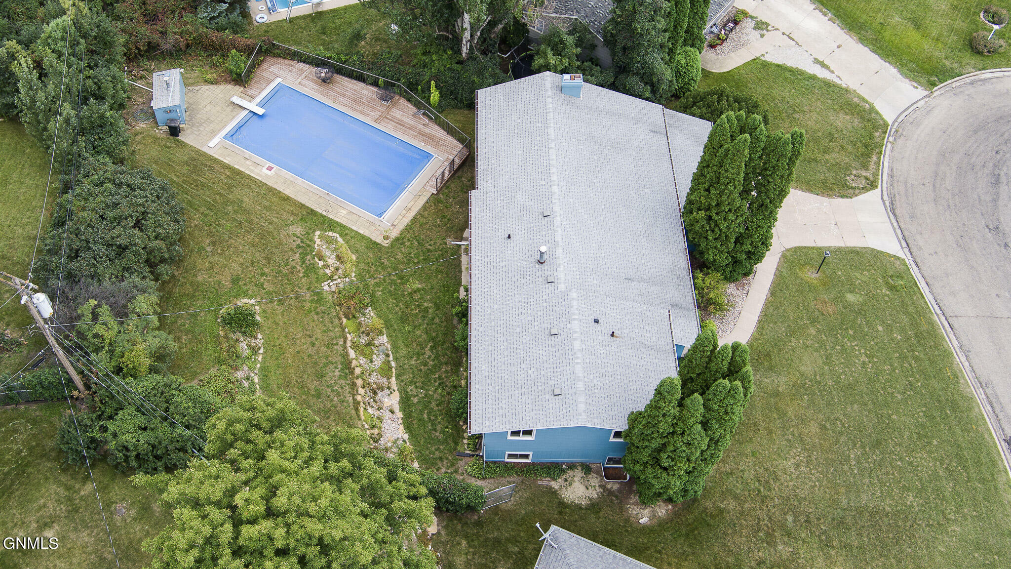 Property Photo:  1024 Crescent Lane  ND 58501 