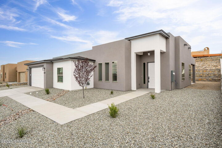 Property Photo:  