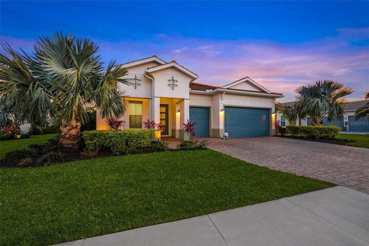 Property Photo: 8358 Redonda Loop FL 34202