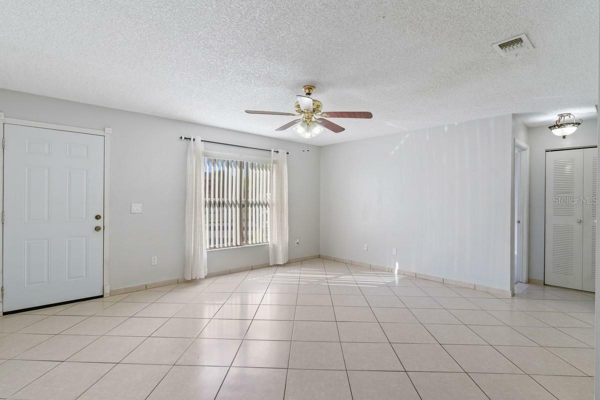 Property Photo: 33 W Country Cove Way FL 34743