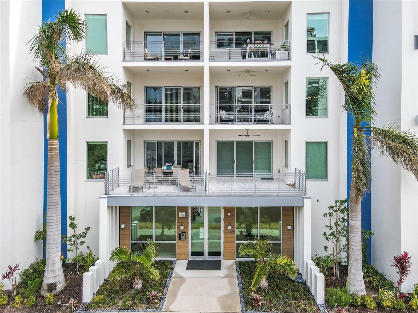 Property Photo:  711 S Palm Avenue 303  FL 34236 