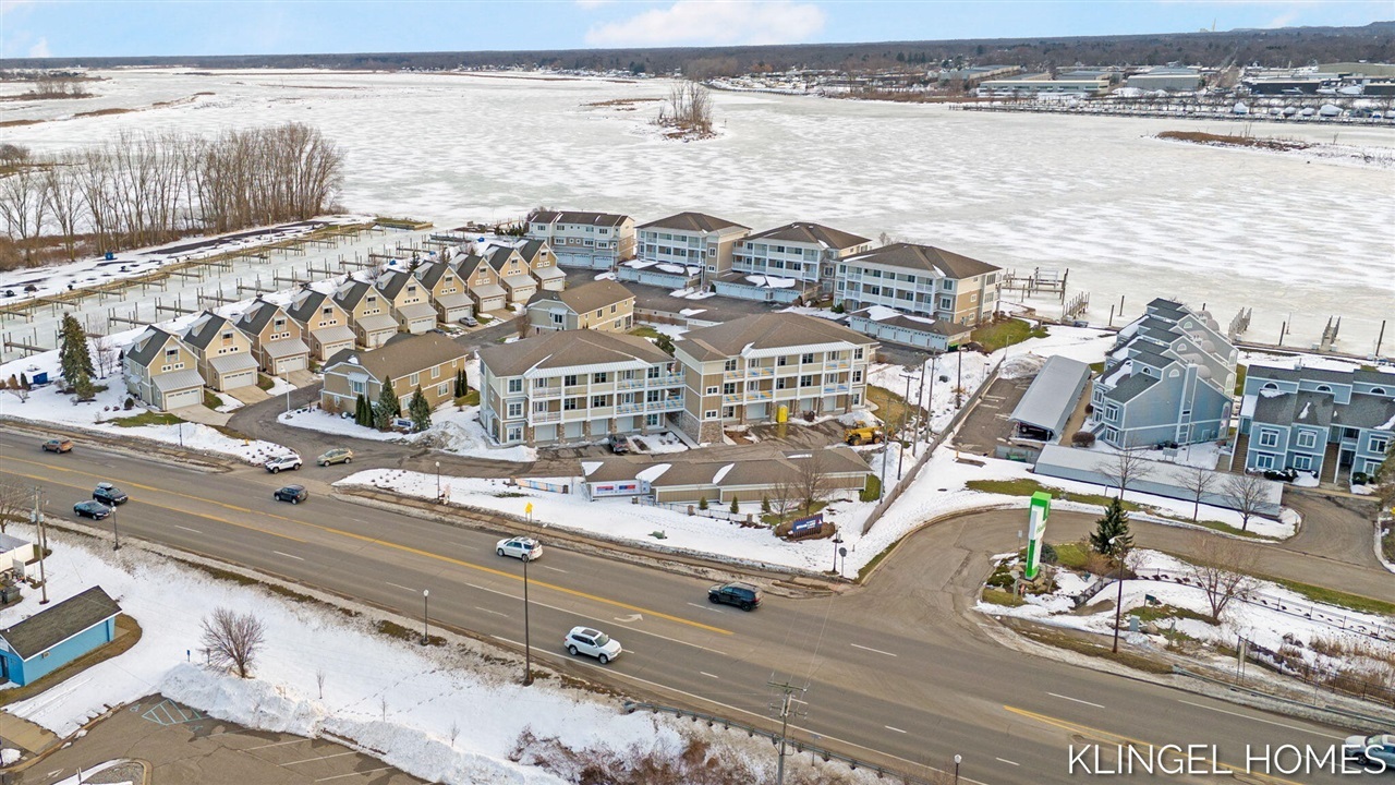 Property Photo: 930 W Savidge Street 1 MI 49456