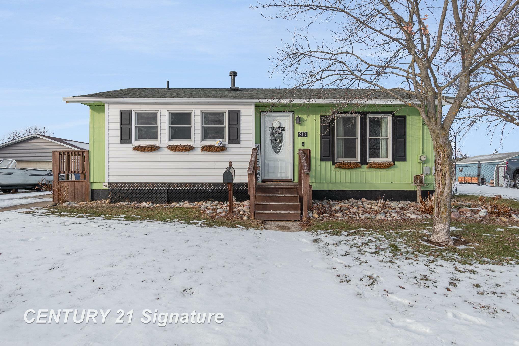 Property Photo:  213 Kirby Street  MI 48706 