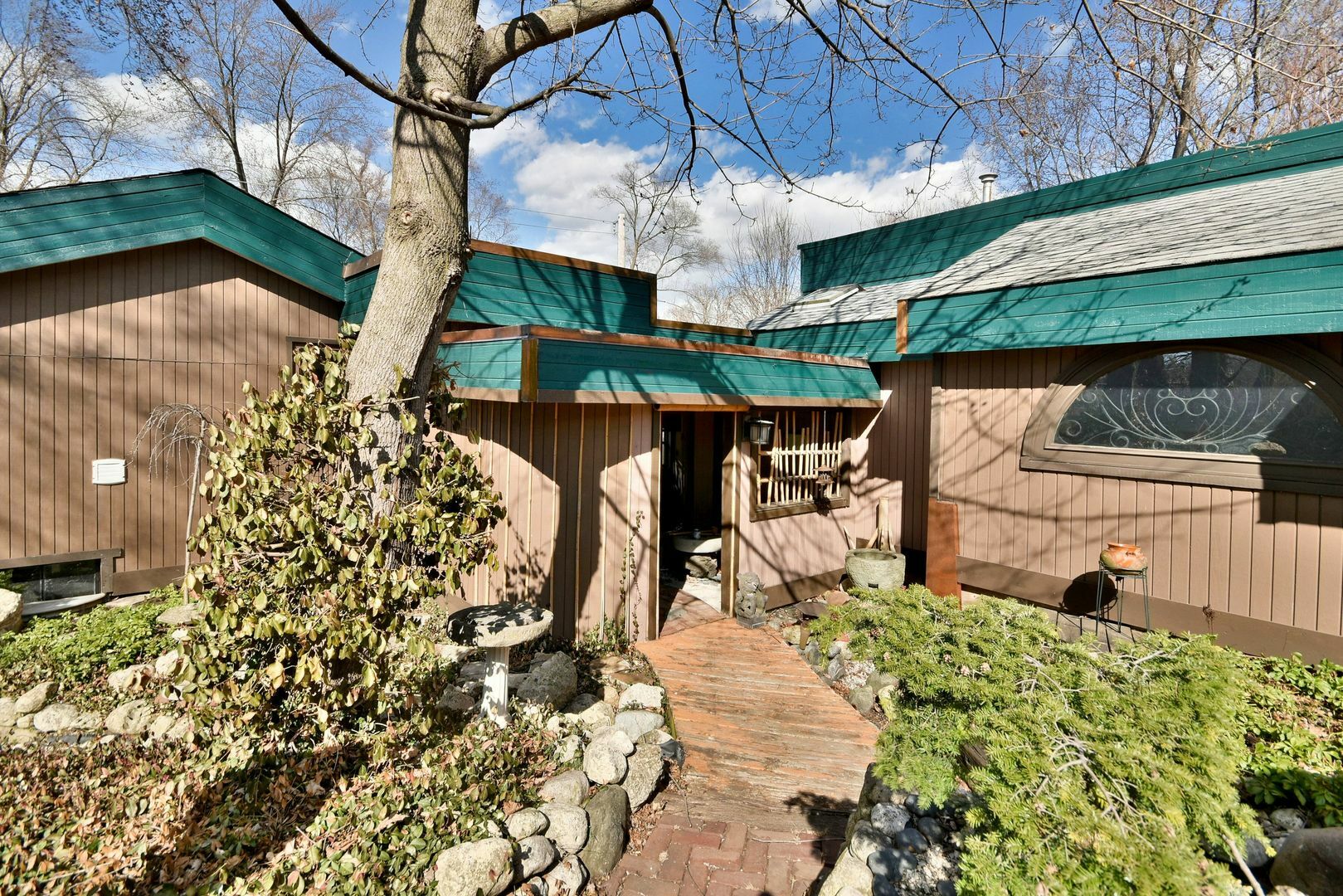 Property Photo: 402 Channel Drive IL 60042
