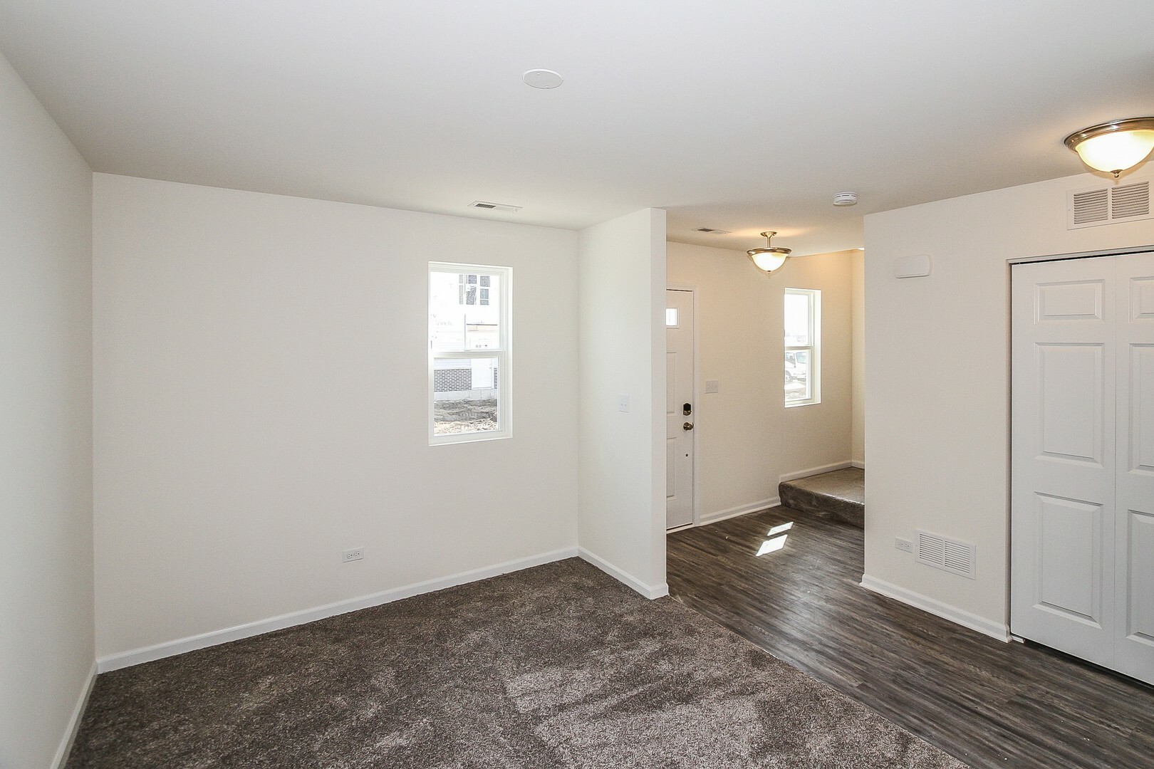 Property Photo:  1119 Girard Avenue  IL 60018 