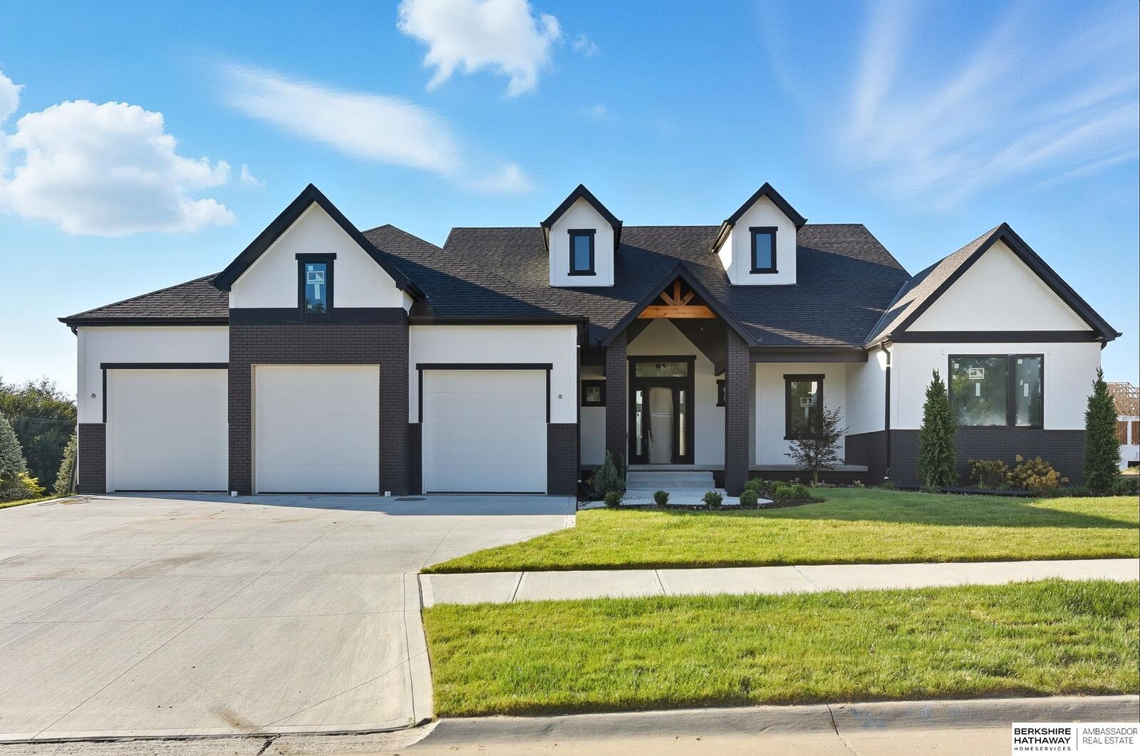 Property Photo: 2501 S 224 Street NE 68022