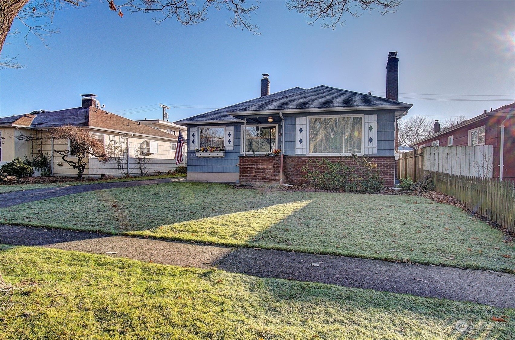 Property Photo:  910  22nd Avenue  WA 98632 
