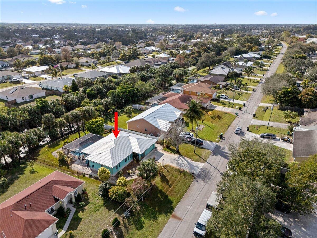 Property Photo: 178 SW Essex Drive FL 34984