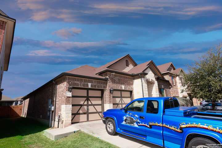 Property Photo: 20311 Oak Panache TX 78259