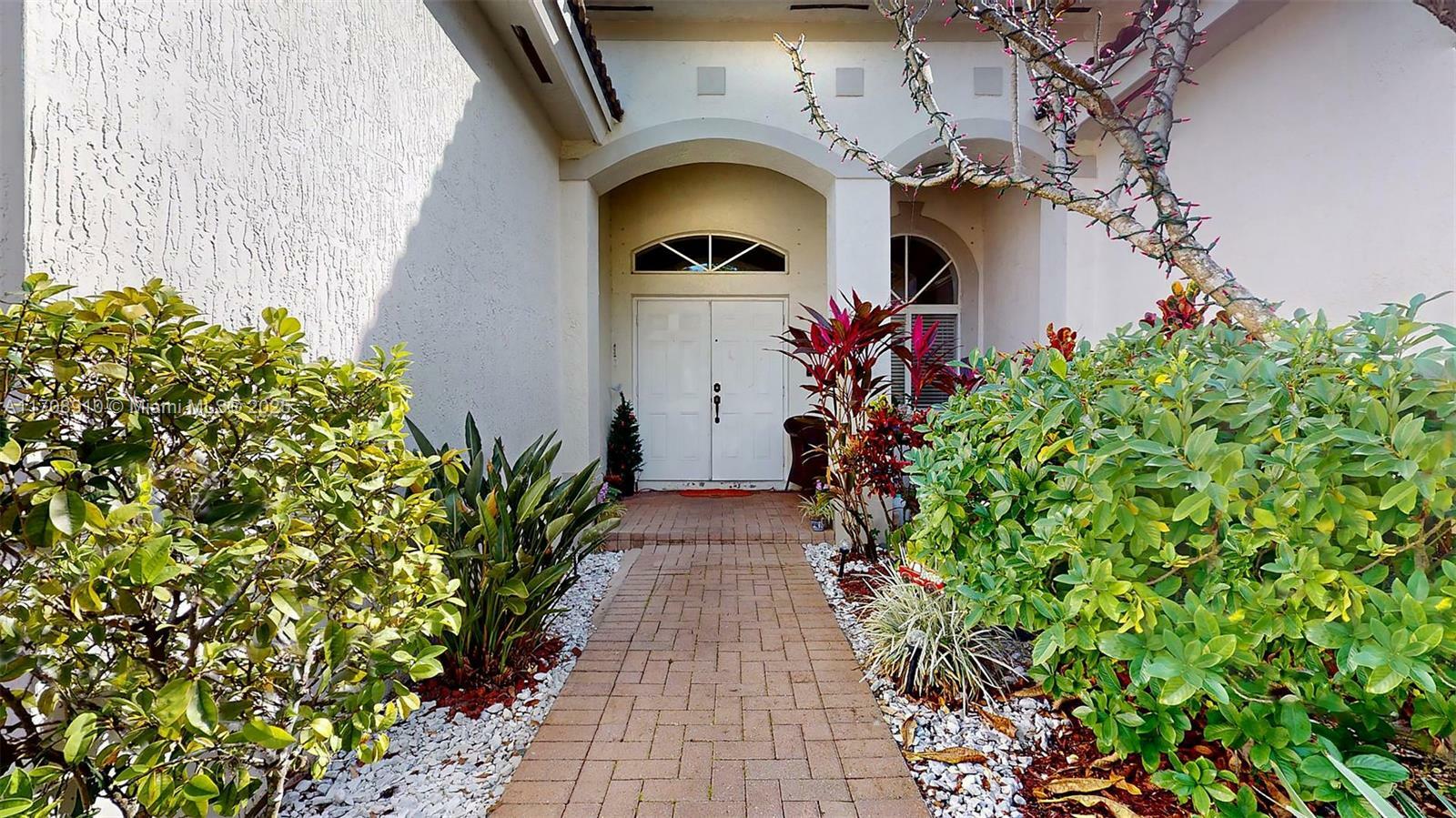 Property Photo:  2175 SE 20th Ave  FL 33035 