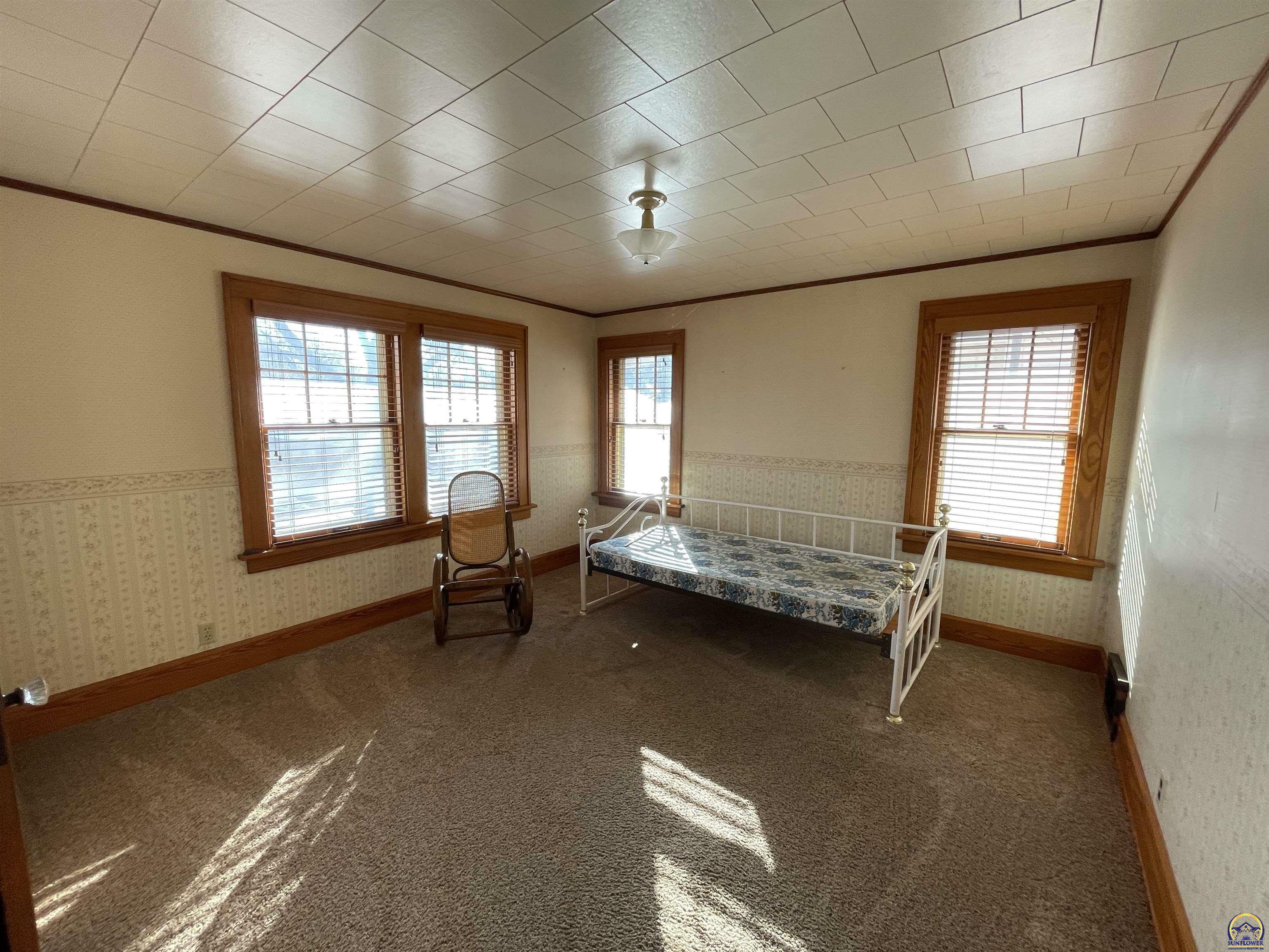 Property Photo:  1515 SW Macvicar Ave  KS 66604 