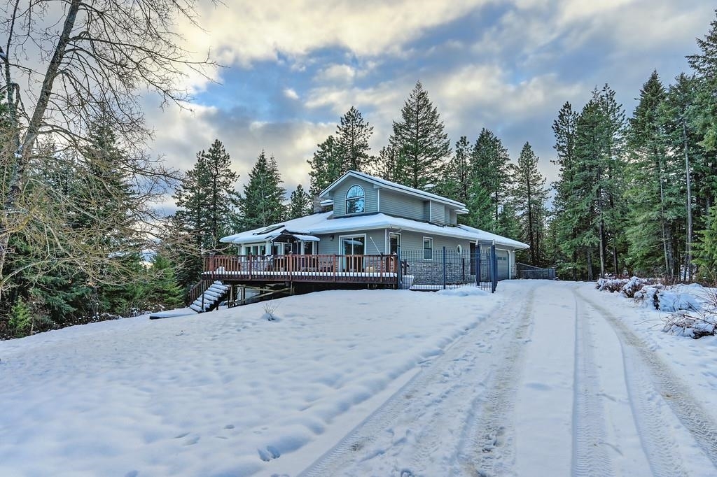 Property Photo:  9025 N Harvard Rd  WA 99025 