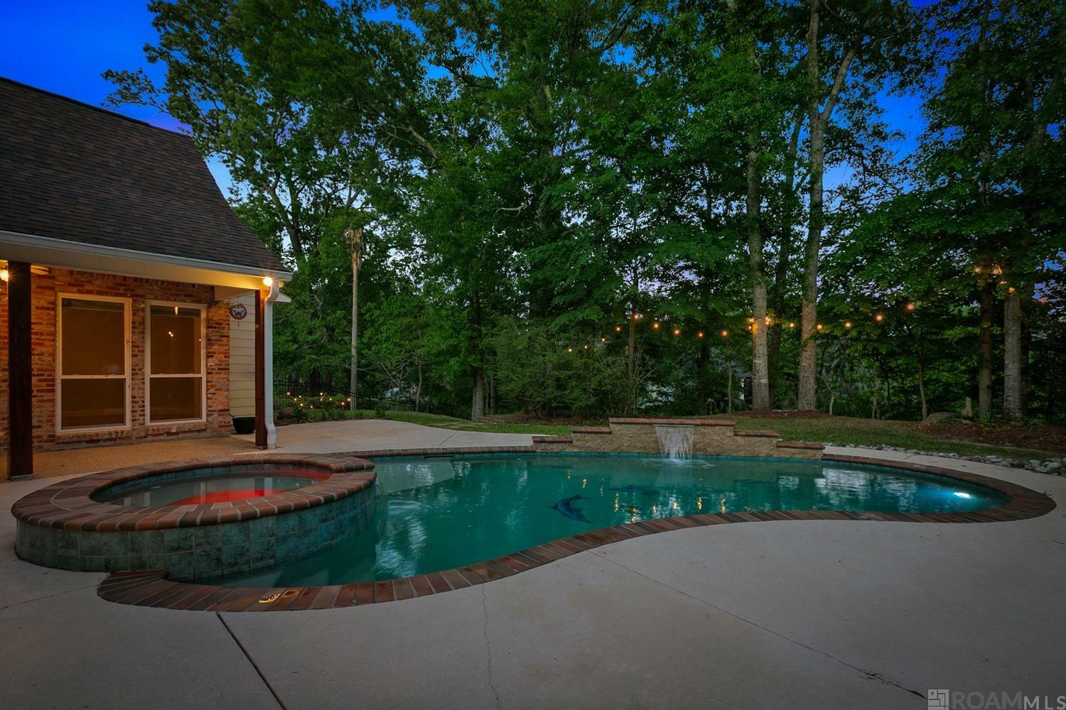 Property Photo: 642 Plantation Ridge Ln LA 70810