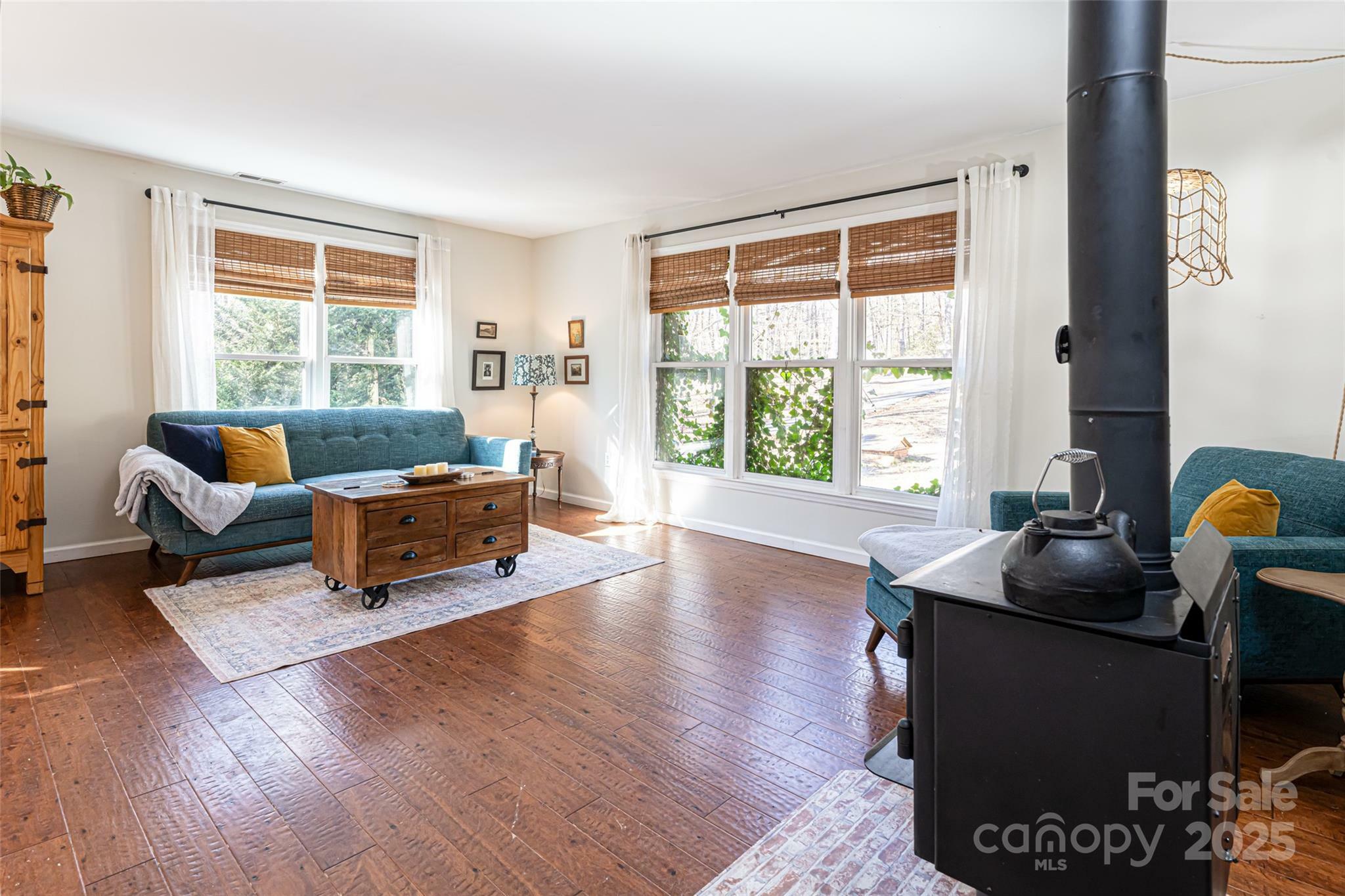 Property Photo: 170 Hillcrest Drive NC 28722