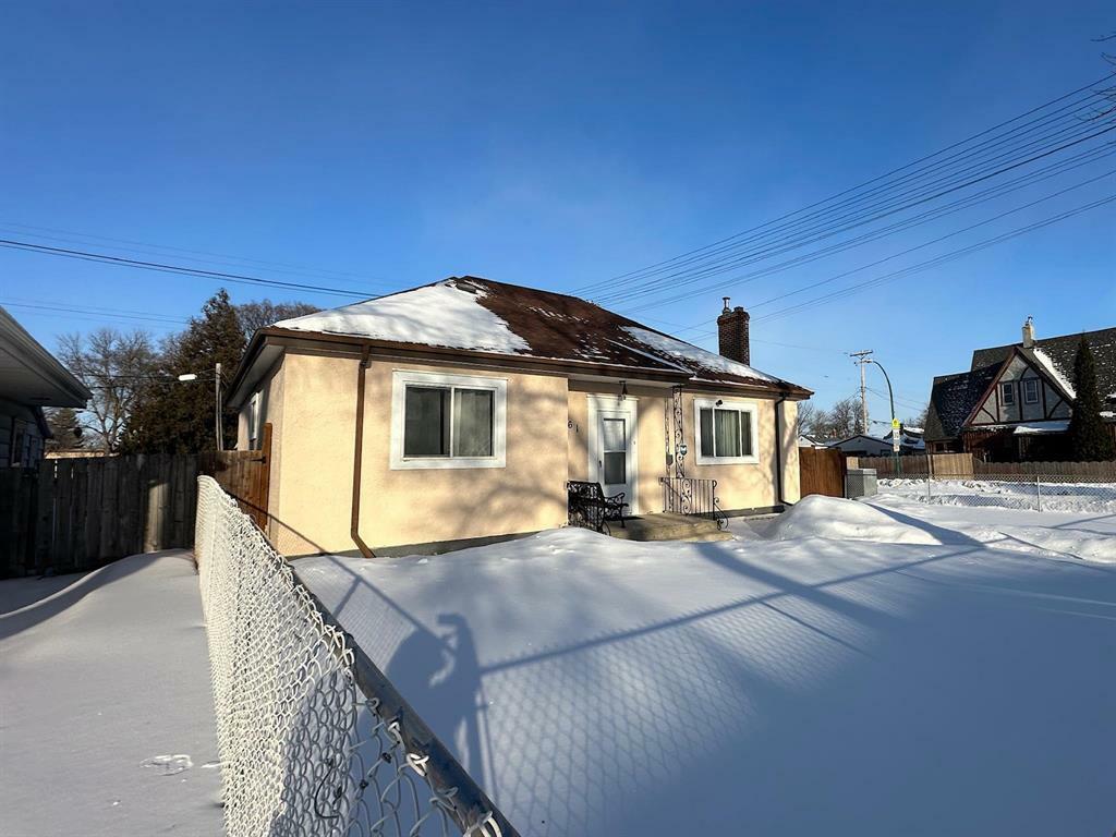 Property Photo:  361 Seven Oaks Avenue  MB R2V 0L5 