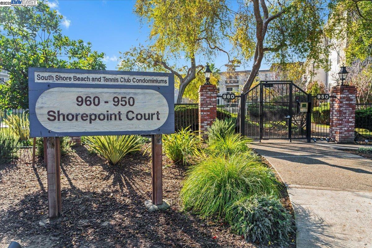 Property Photo:  960 Shorepoint Ct 314  CA 94501 