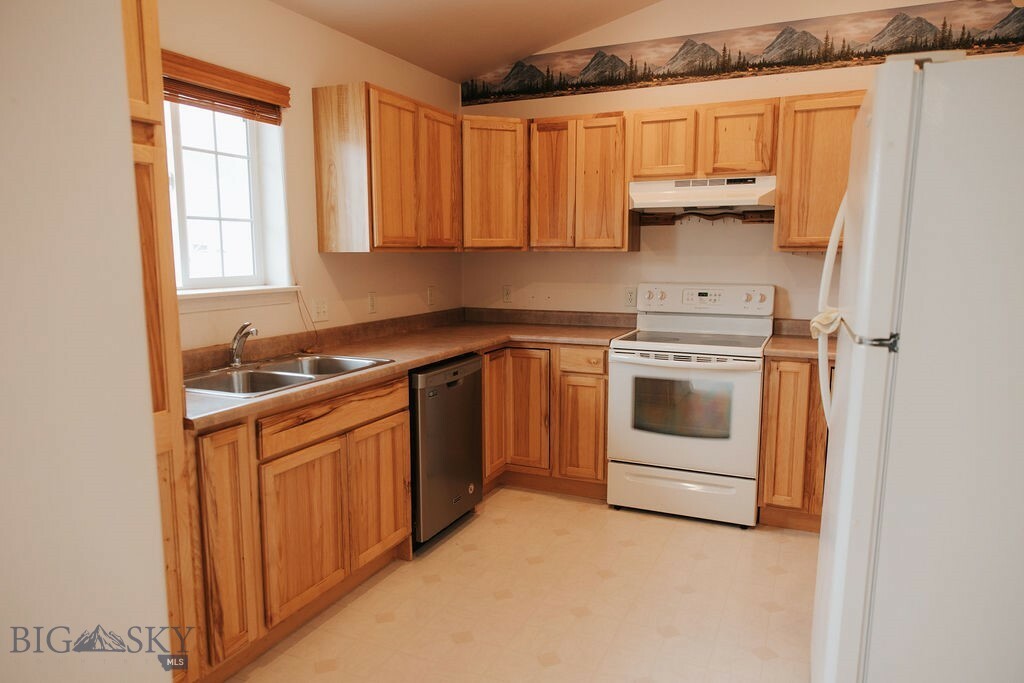 Property Photo: 1202 Wineglass Ct Court H MT 59047