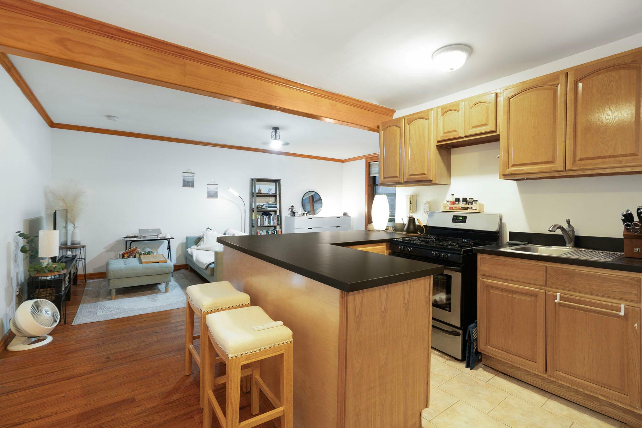 Property Photo:  2165 Matthews Avenue 6B  NY 10462 