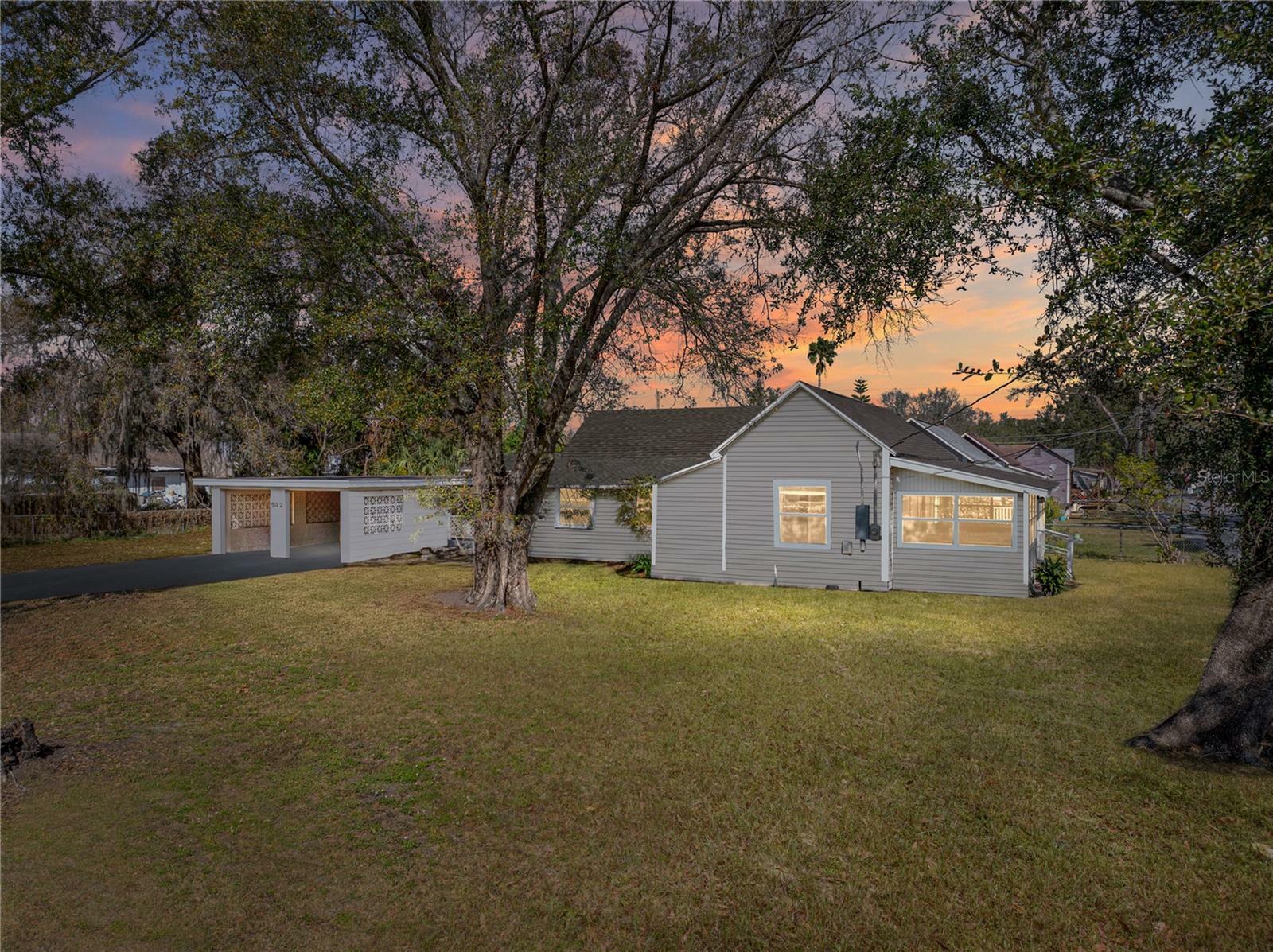 Property Photo:  702 NW 1st Avenue  FL 33860 