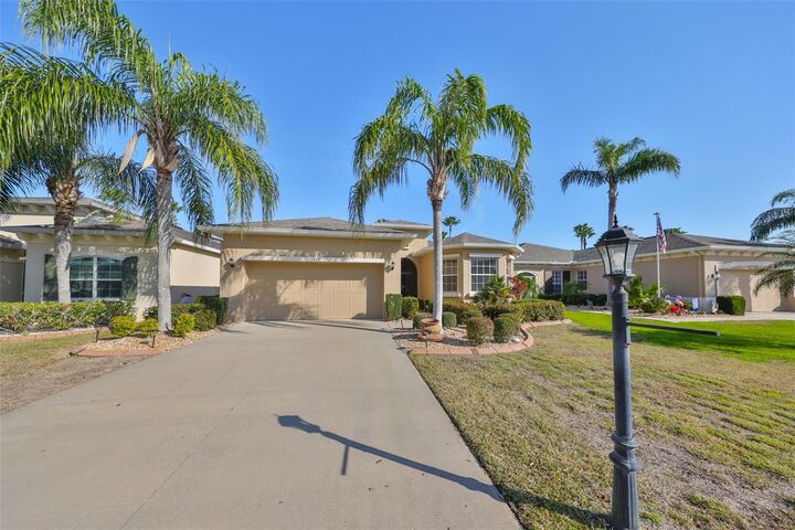 Property Photo: 335 Siena Vista Place FL 33573