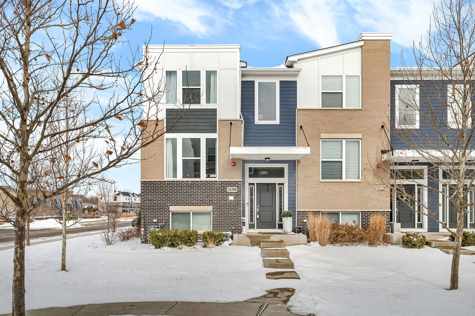 Property Photo: 3S598 Everton Drive IL 60555