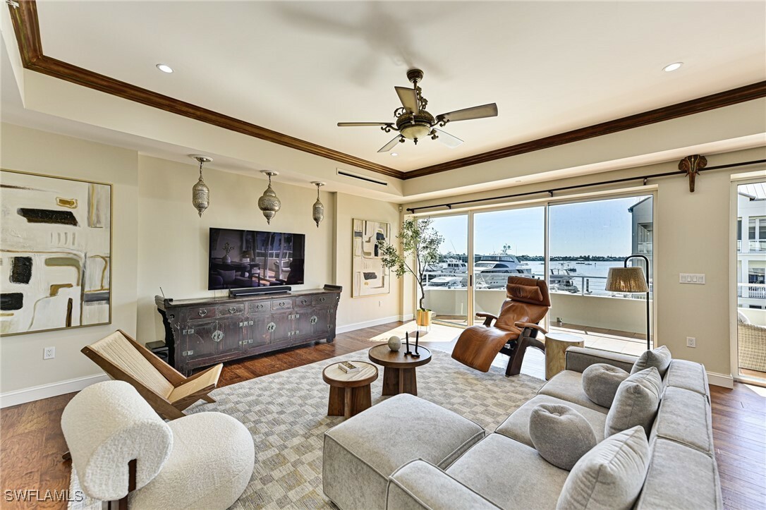 Property Photo: 909 10th Street S 203 FL 34102