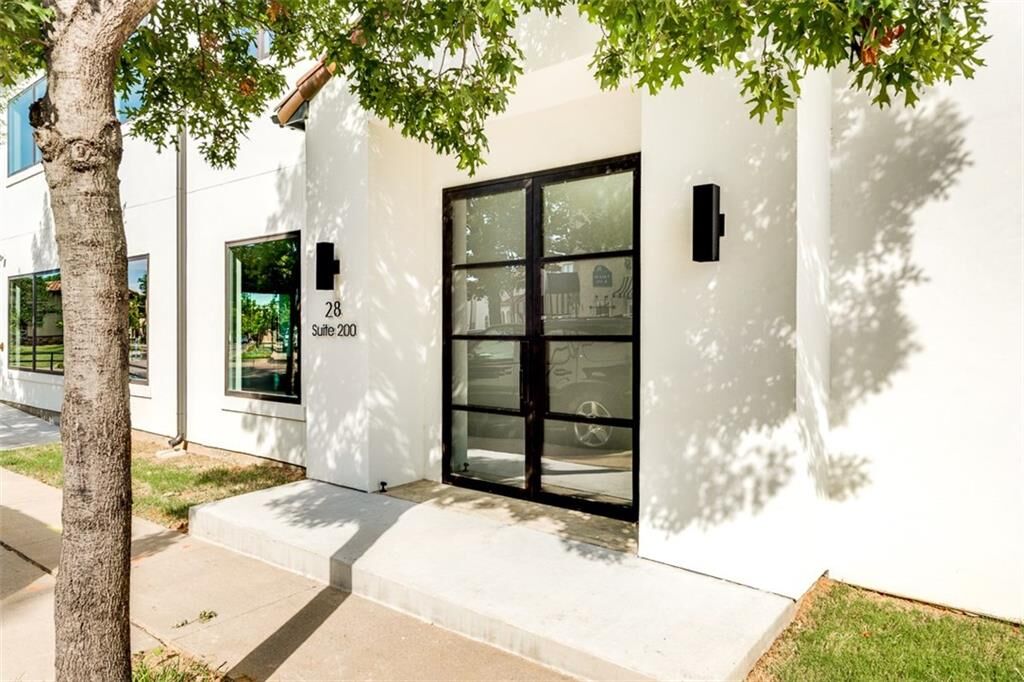 Property Photo: 28 Village Lane 200 TX 76034