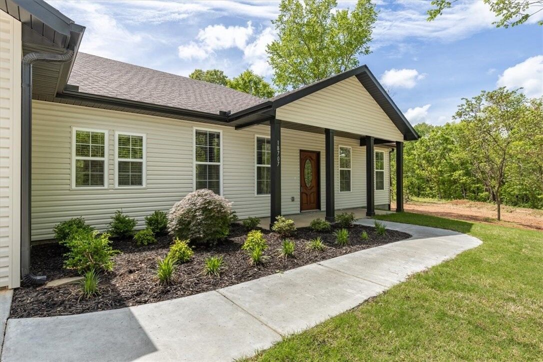Property Photo: 18707 Post Ranch Road AR 72732